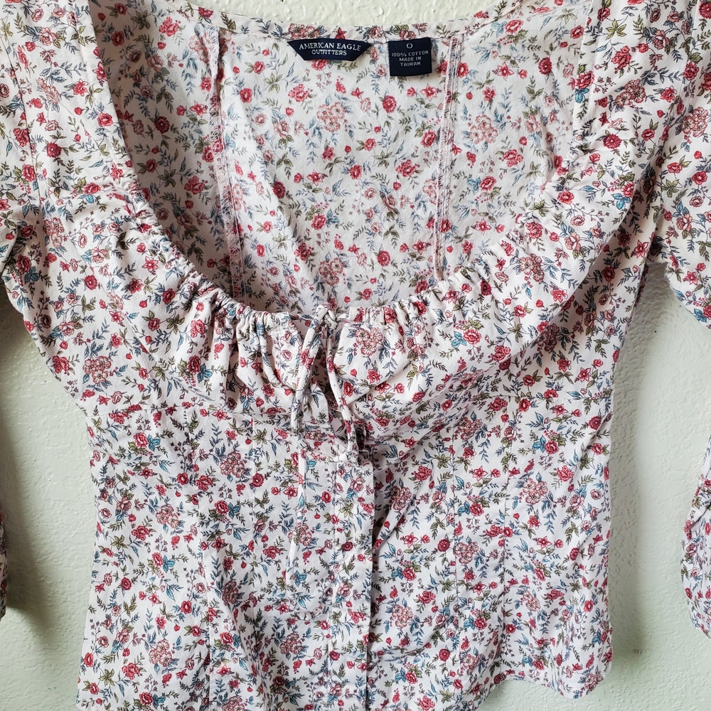 American Eagle Outfitters Red and White Floral Crop Top - Picture 5 of 10